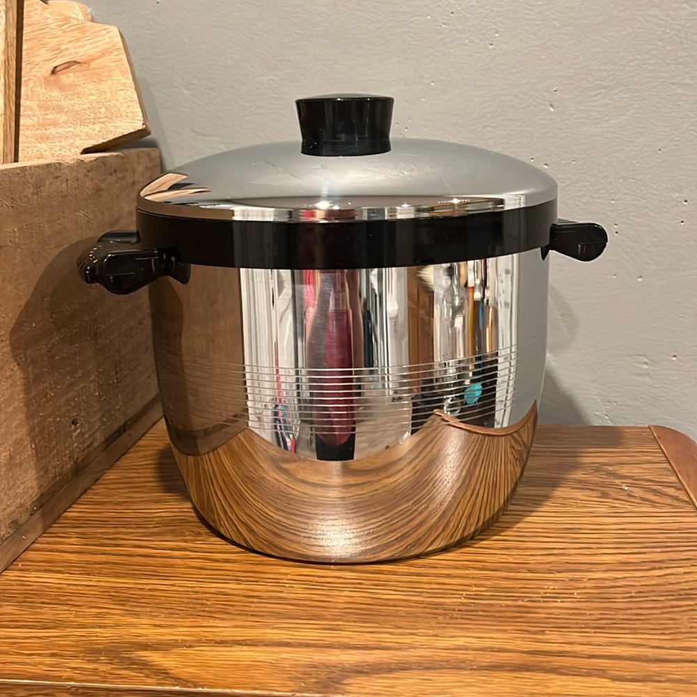 Vintage United Metal Stripe Ice Bucket Chrome Finish with Aluminum Inner Bucket